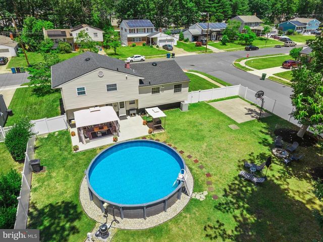 1049 STANDISH DR, Blackwood, NJ 08012