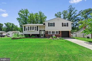 1049 STANDISH DR, Blackwood, NJ 08012