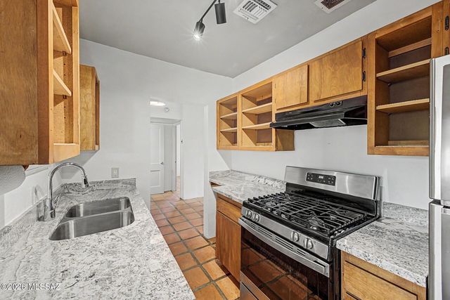1049 E West Circle Drive, Tucson, AZ 85719