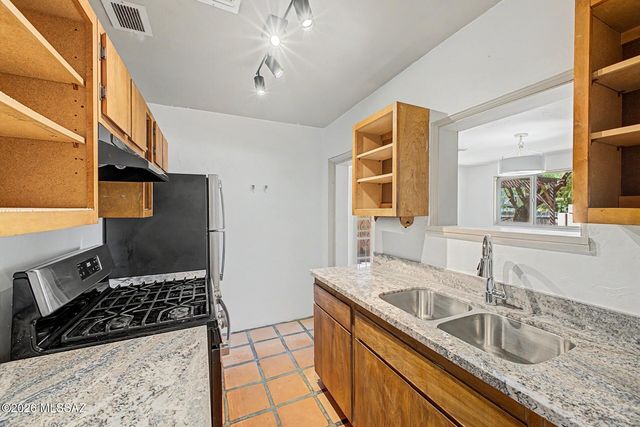 1049 E West Circle Drive, Tucson, AZ 85719