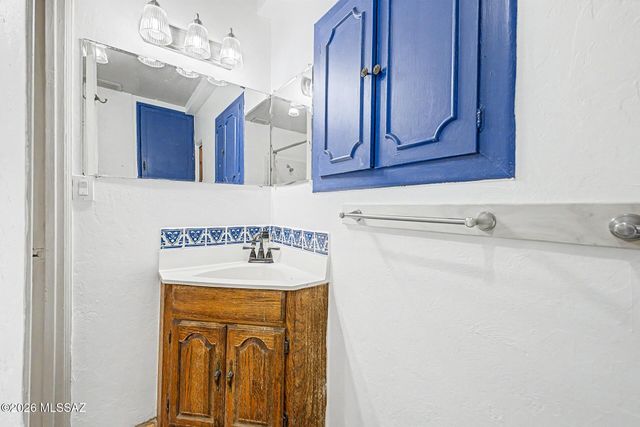 1049 E West Circle Drive, Tucson, AZ 85719