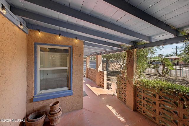 1049 E West Circle Drive, Tucson, AZ 85719