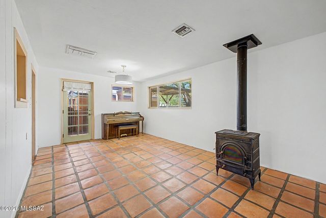 1049 E West Circle Drive, Tucson, AZ 85719