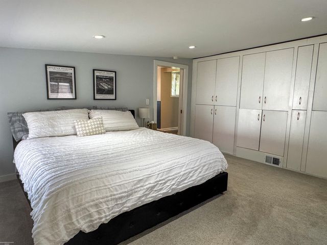 3821 Dunning Road, Rochester Hills, MI 48309