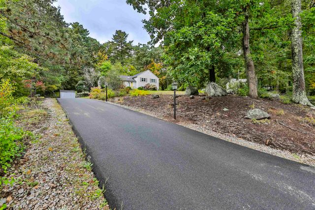 34 Joanne Drive, Hooksett, NH 03106