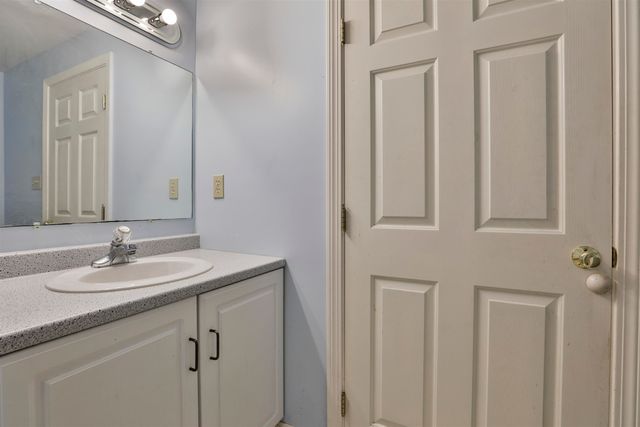 34 Joanne Drive, Hooksett, NH 03106