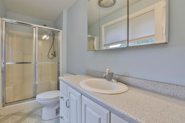 34 Joanne Drive, Hooksett, NH 03106