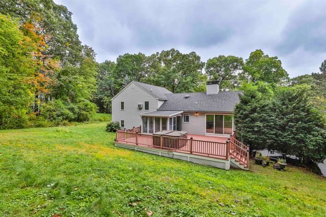 34 Joanne Drive, Hooksett, NH 03106