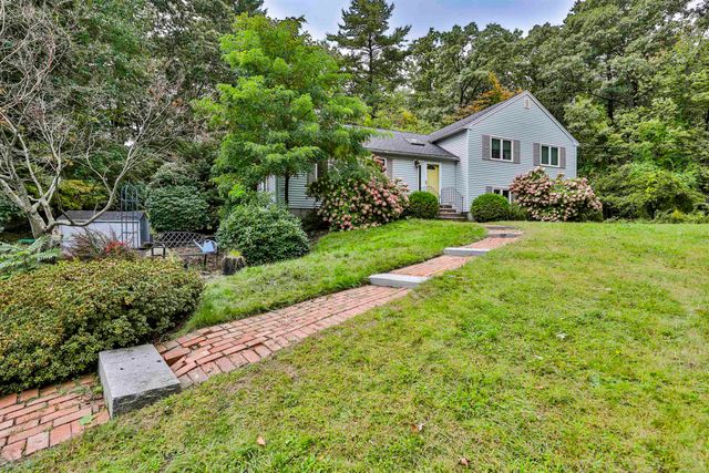 34 Joanne Drive, Hooksett, NH 03106