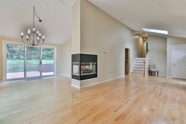 34 Joanne Drive, Hooksett, NH 03106