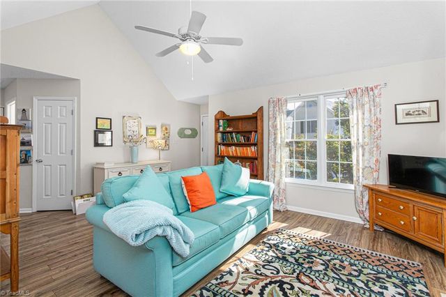 807 Meadowstone Drive, Winston-salem, NC 27104