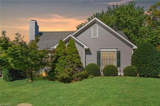 807 Meadowstone Drive, Winston-salem, NC 27104