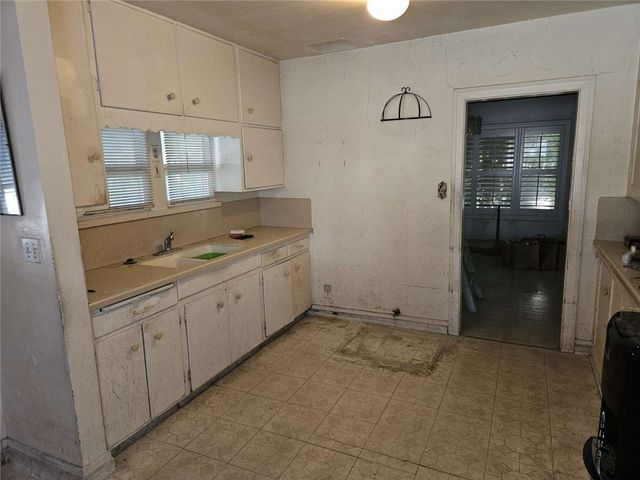 2642 Manning Avenue, Los Angeles, CA 90064