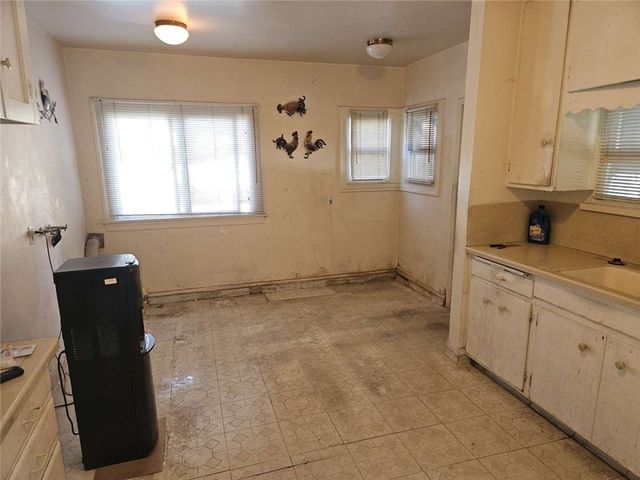 2642 Manning Avenue, Los Angeles, CA 90064