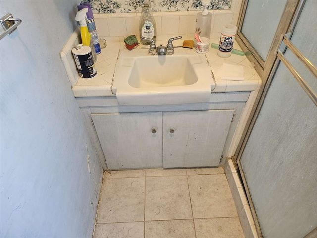 2642 Manning Avenue, Los Angeles, CA 90064