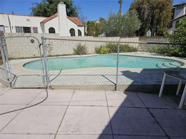 2642 Manning Avenue, Los Angeles, CA 90064