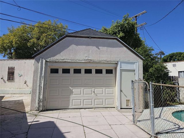 2642 Manning Avenue, Los Angeles, CA 90064