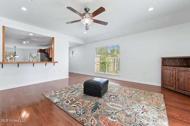 10555 Pak Cove, Biloxi, MS 39532