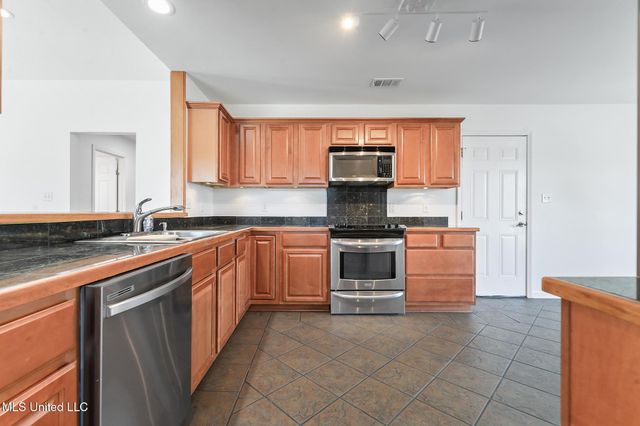 10555 Pak Cove, Biloxi, MS 39532