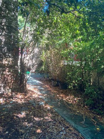 8238 NE 9th Ave, Miami, FL 33138