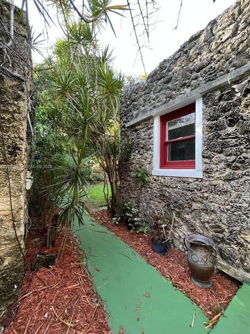 8238 NE 9th Ave, Miami, FL 33138