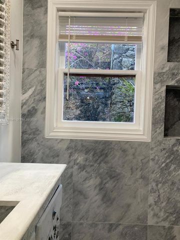 8238 NE 9th Ave, Miami, FL 33138