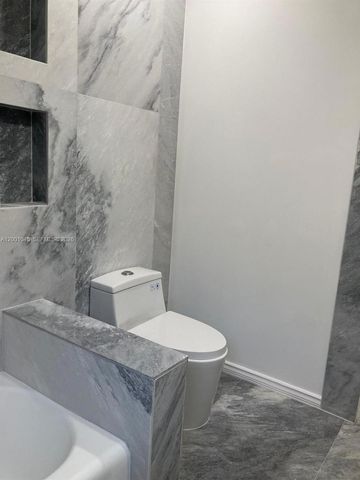 8238 NE 9th Ave, Miami, FL 33138