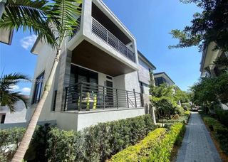 8256 NW 48th Terrace, Doral, FL 33166