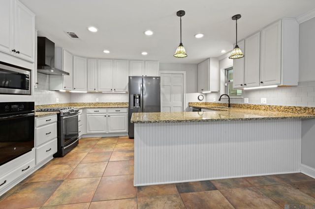 18401 Belle Grove Rd, Prairieville, LA 70769