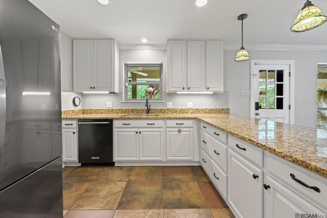 18401 Belle Grove Rd, Prairieville, LA 70769