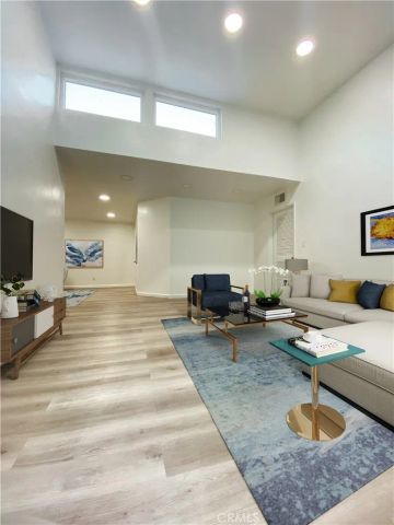 18645 Hatteras 278, Tarzana, CA 91356