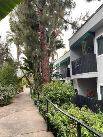 18645 Hatteras 278, Tarzana, CA 91356