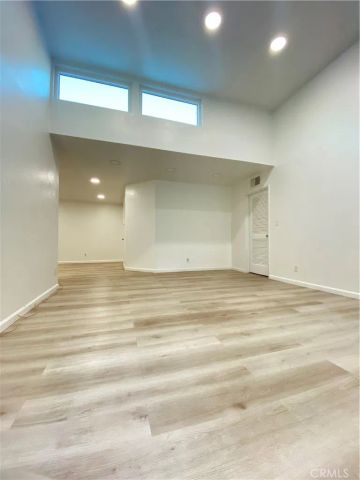 18645 Hatteras 278, Tarzana, CA 91356