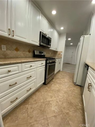 18645 Hatteras 278, Tarzana, CA 91356