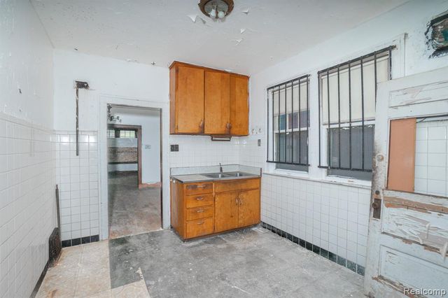 612 Lakewood Street, Detroit, MI 48215
