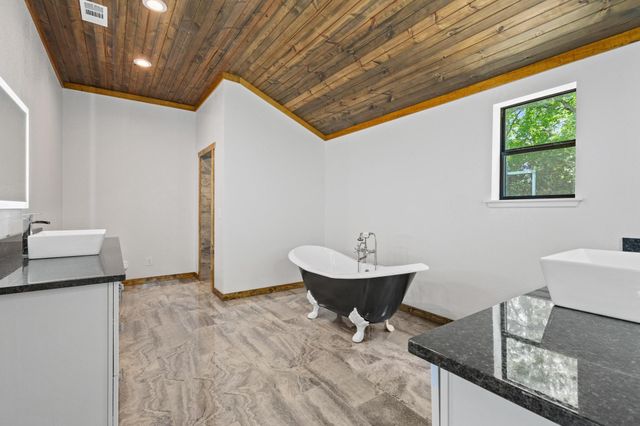 516 County Road 27450, Honey Grove, TX 75446