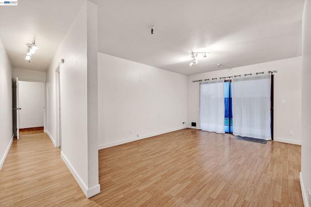 771 Kingston Ave 104, Oakland, CA 94611