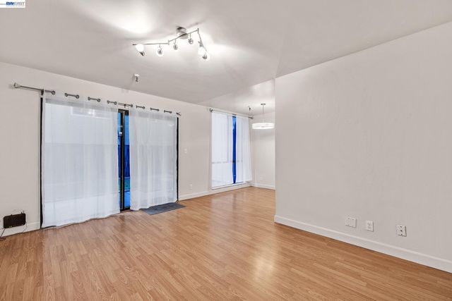 771 Kingston Ave 104, Oakland, CA 94611