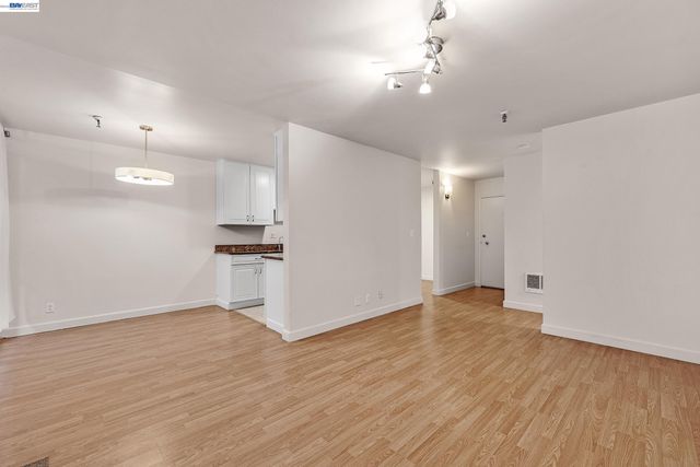 771 Kingston Ave 104, Oakland, CA 94611