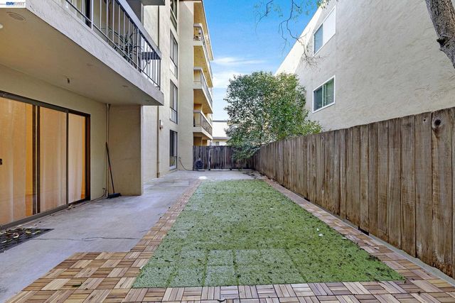 771 Kingston Ave 104, Oakland, CA 94611