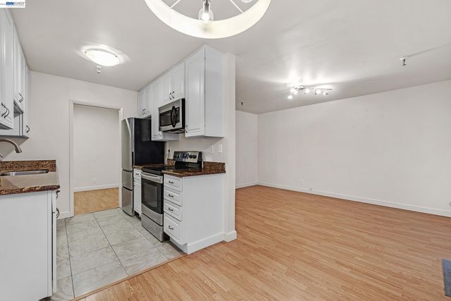 771 Kingston Ave 104, Oakland, CA 94611