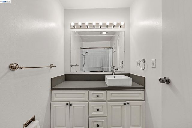 771 Kingston Ave 104, Oakland, CA 94611