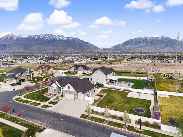 83 N SUNSET DR, Vineyard, UT 84059