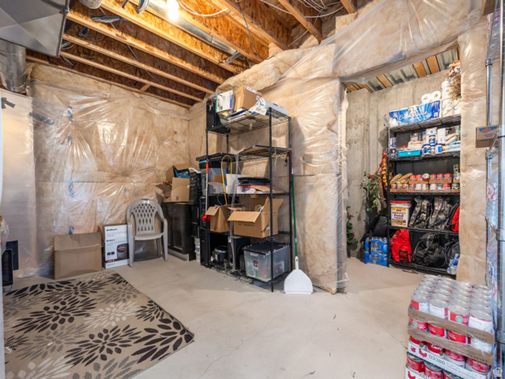 Image 25 of property listing at 83 N SUNSET DR, Vineyard, UT 84059