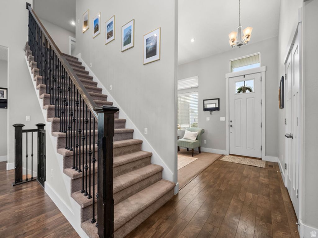 Image 4 of property listing at 83 N SUNSET DR, Vineyard, UT 84059