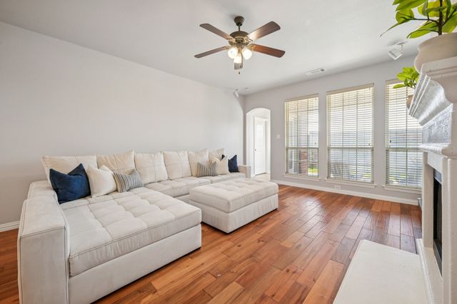 520 Eastland Drive, Lewisville, TX 75056