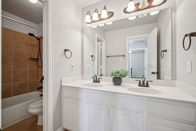 520 Eastland Drive, Lewisville, TX 75056