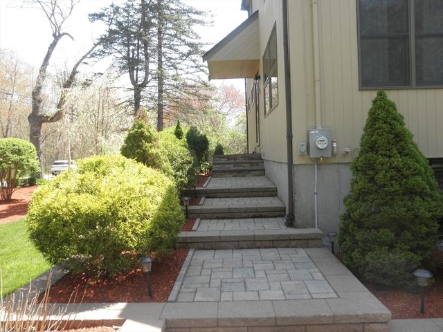 236 Cumberland Ave, North Attleboro, MA 02760