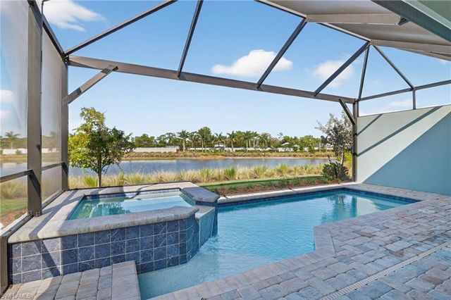 8813 Yucatan CT, Naples, FL 34112