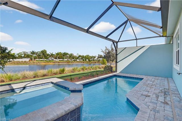 8813 Yucatan CT, Naples, FL 34112